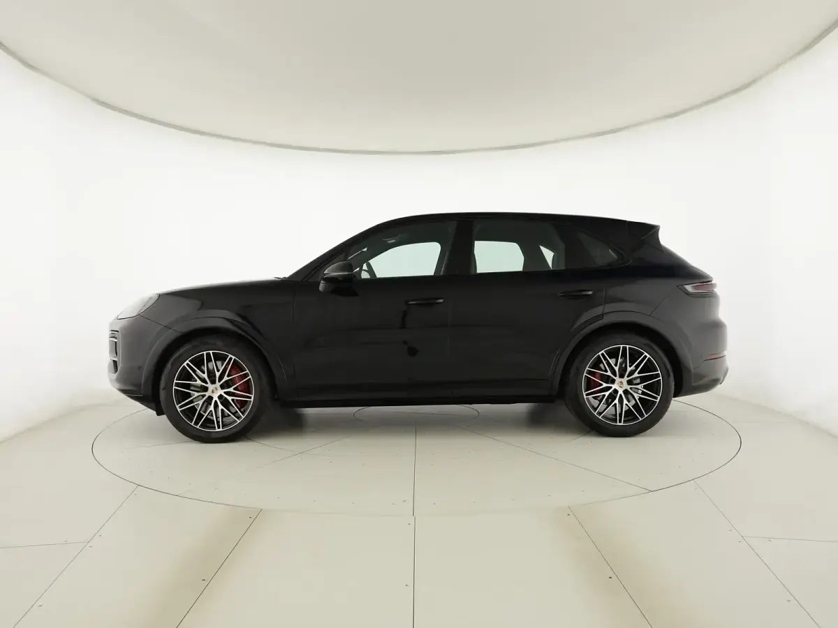 Usata Porsche Cayenne 2025 0e nero cromite metallizzato SUV