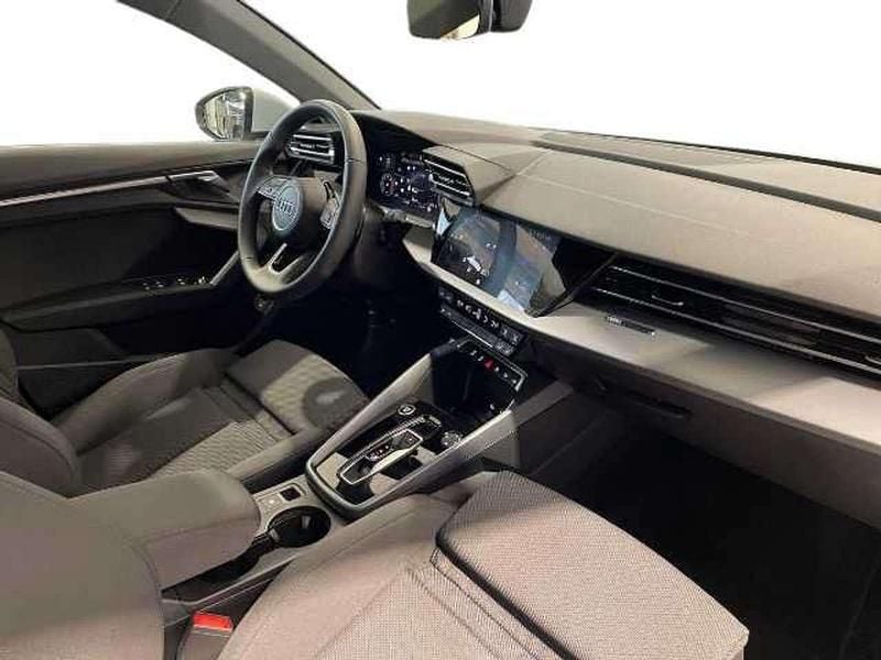 Begagnad Audi A3 Sportback S-Line 150 HK (110 kW) 2025 Vit Halvkombi