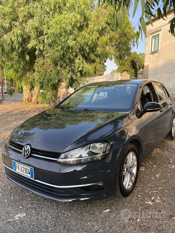 Usata VW Golf VIII 115 CV (84 kW) 2021 Grigio Utilitaria