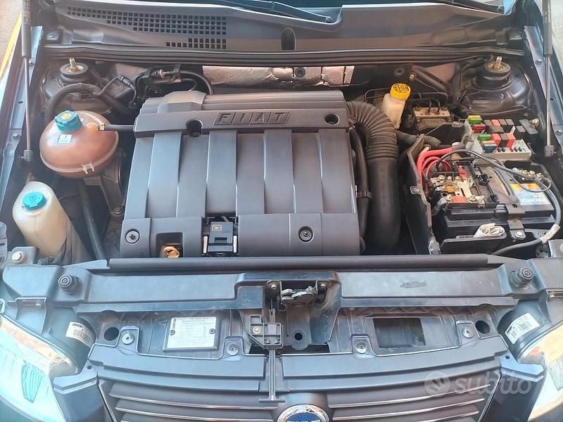 Blu Usata 2002 Fiat Stilo Tre volumi | 2000 € (Buon prezzo) - Immagine 1/4