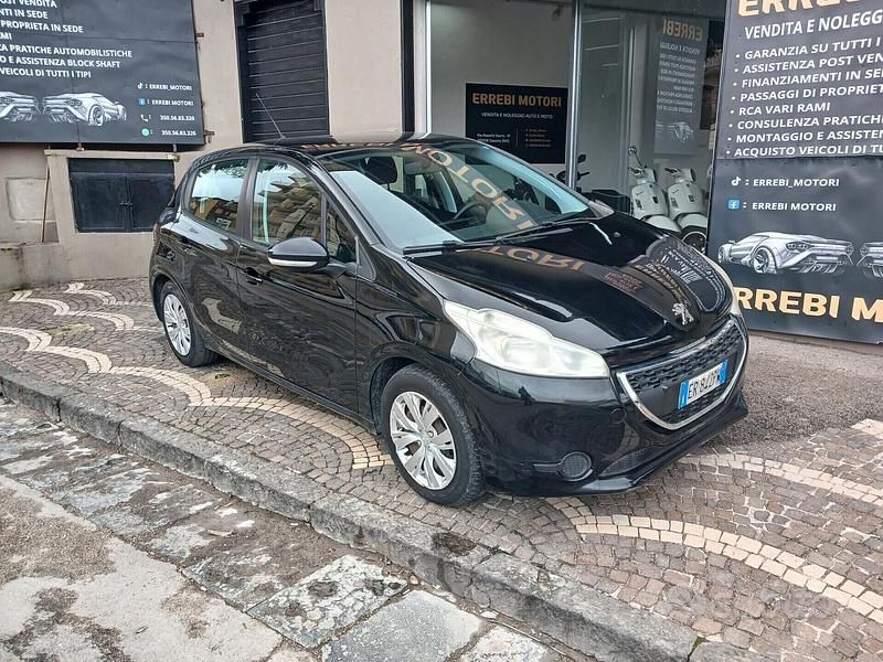 Usata Peugeot 208 Access 68 CV (50 kW) 2013 Nero Utilitaria