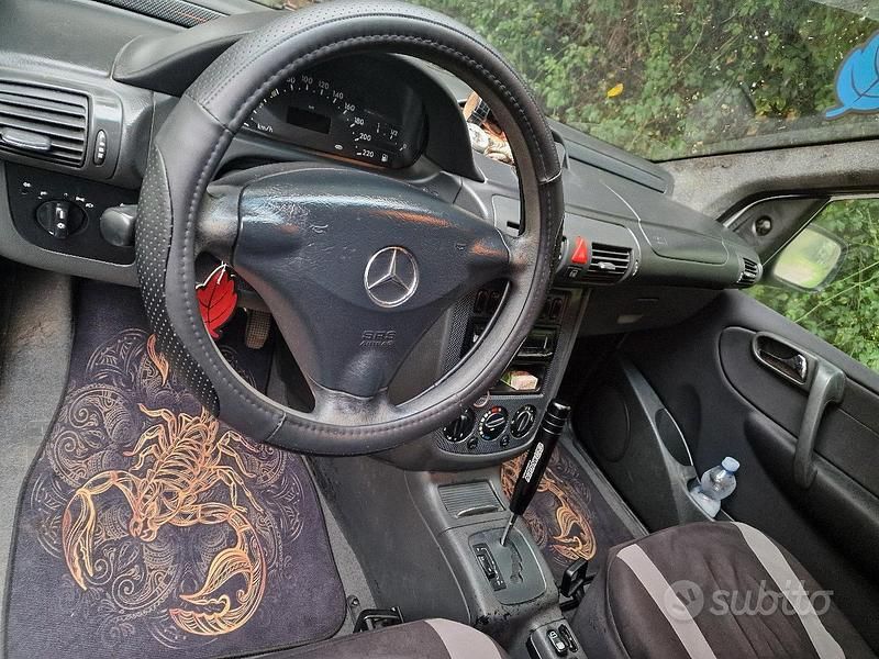 Usata Mercedes Vaneo 91 CV (66 kW) 2003 Grigio Monovolume