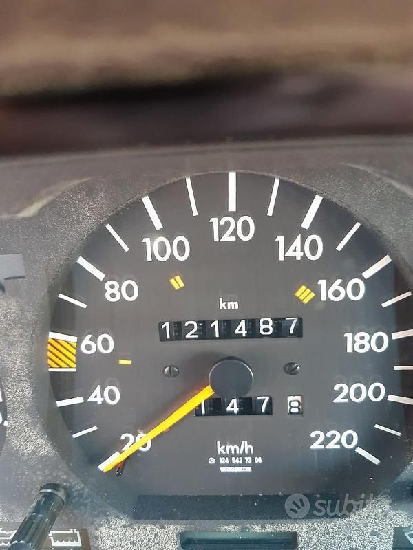 Usata Mercedes E200 1991 Verde Berlina