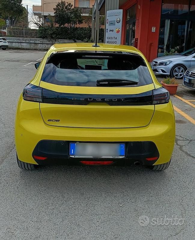 Usata Peugeot 208 Active 75 CV (55 kW) 2024 Giallo Utilitaria