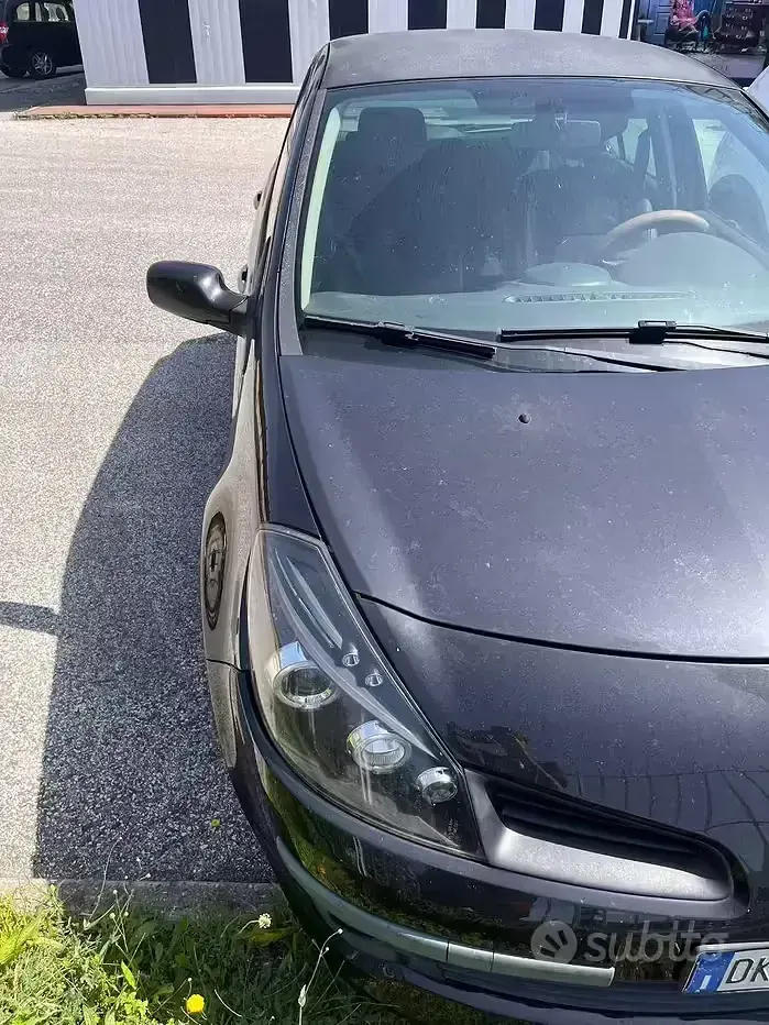 Usata Renault Clio II 75 CV (55 kW) 2007 Nero Berlina