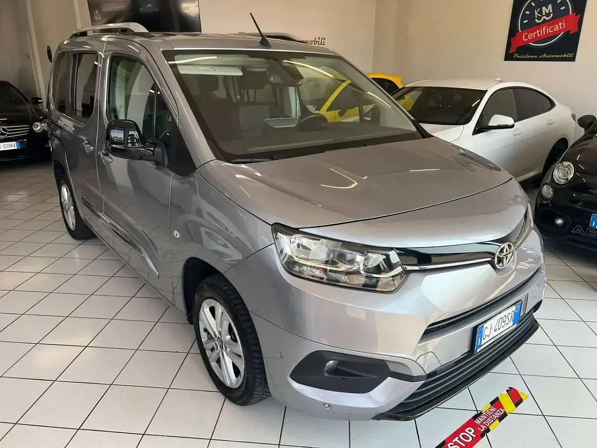 Usata Toyota Proace Verso City 131 CV (96 kW) 2022 Argento Station wagon