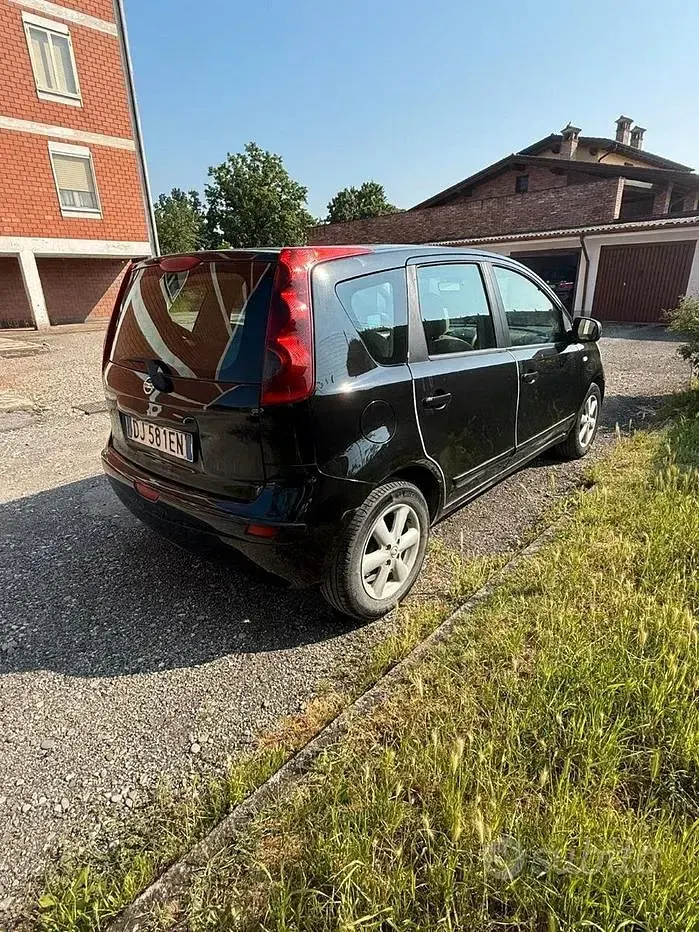 Usata Nissan Note 86 CV (63 kW) 2007 Nero Utilitaria