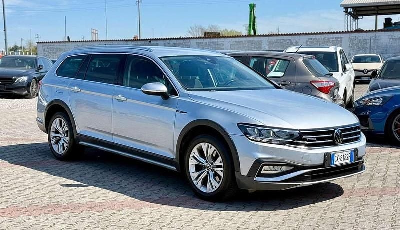 Usata VW Passat Alltrack 200 CV (147 kW) 2022 Argento Station wagon
