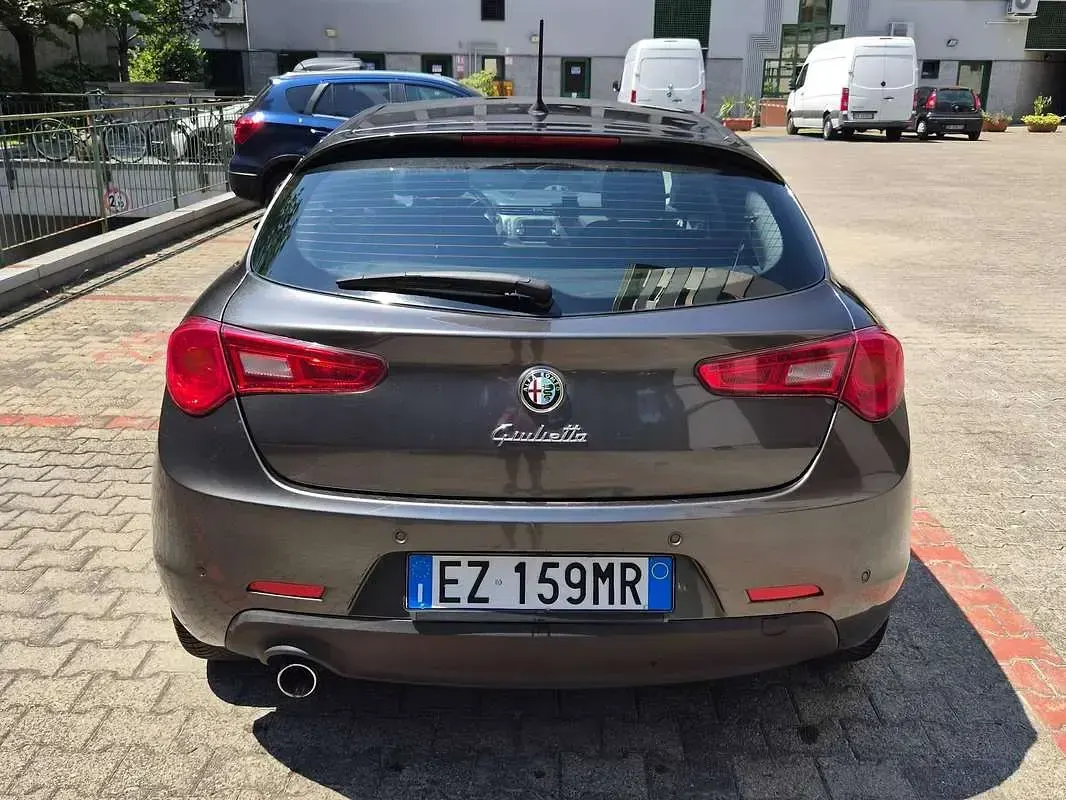 Usata Alfa Romeo Giulietta Distinctive 105 CV (77 kW) 2015 Grigio Utilitaria