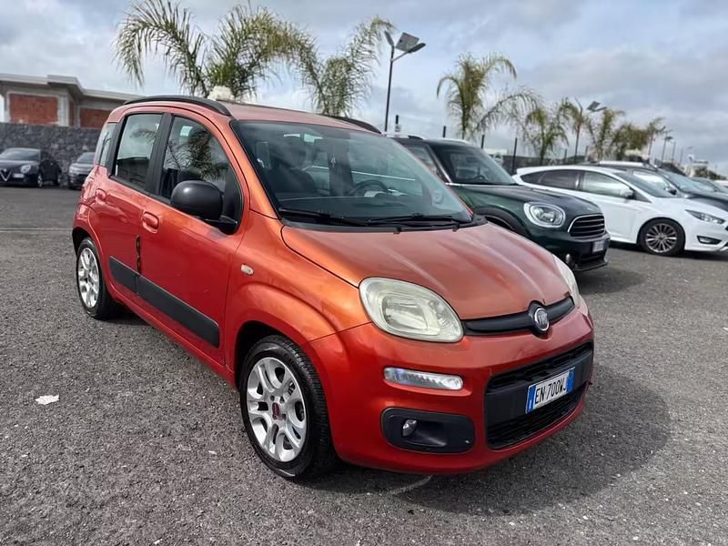 Usata Fiat Panda Lounge 74 CV (54 kW) 2012 Rosso Utilitaria