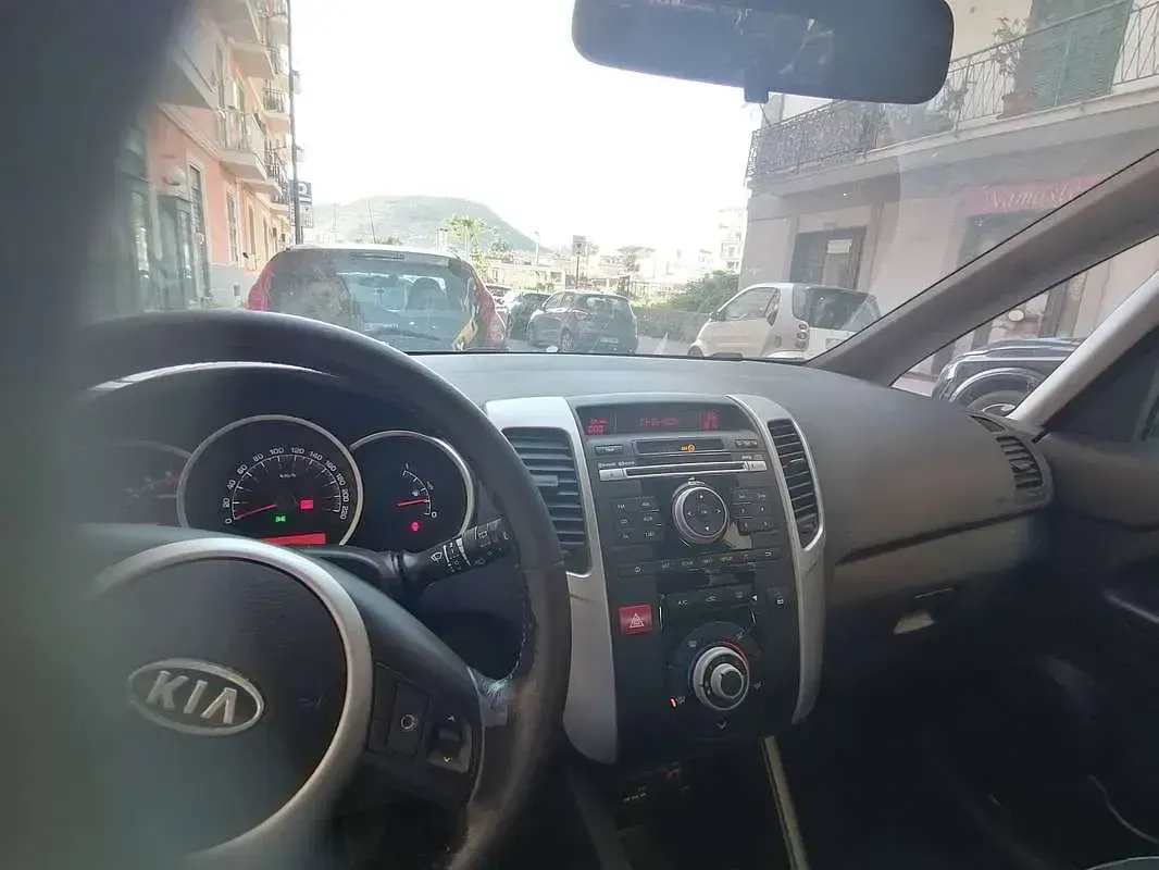 Usata Kia Venga Active 90 CV (66 kW) 2010 Bianco Utilitaria