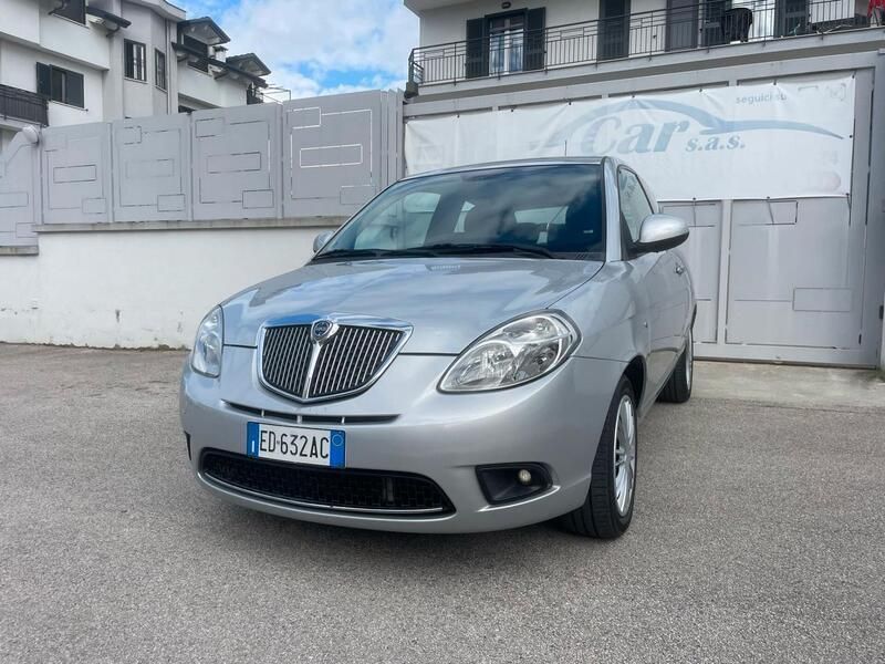 Usata Lancia Ypsilon 75 CV (55 kW) 2010 Grigio Utilitaria