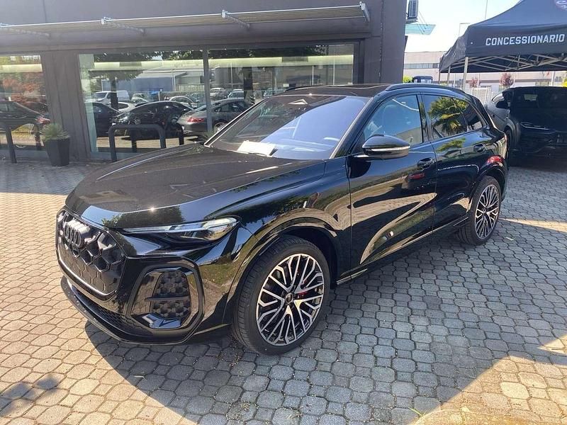 Nero mythos Nuova 2025 Audi SQ5 Sport SUV | 98.955 € (Buon prezzo) - Immagine 1/4