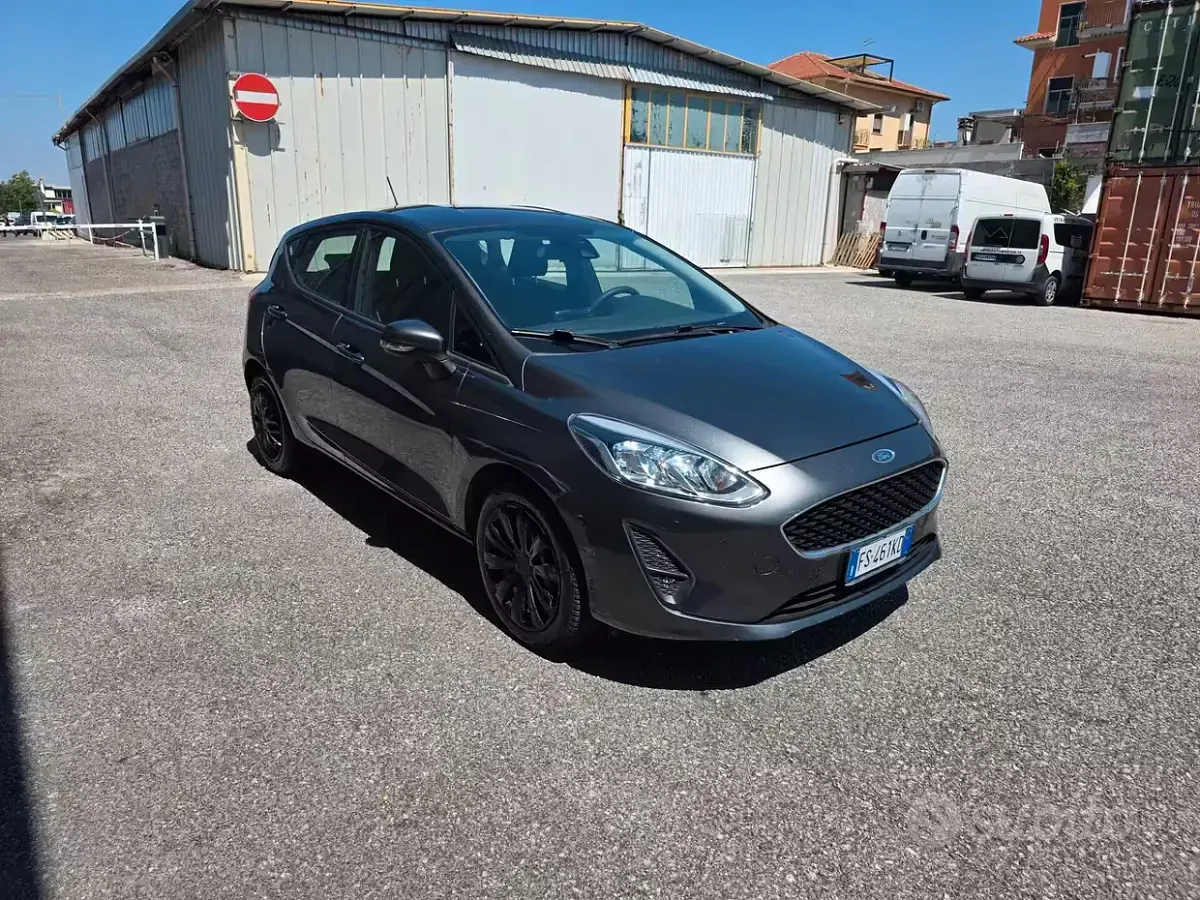 Usata Ford Fiesta 70 CV (51 kW) 2019 Grigio Utilitaria