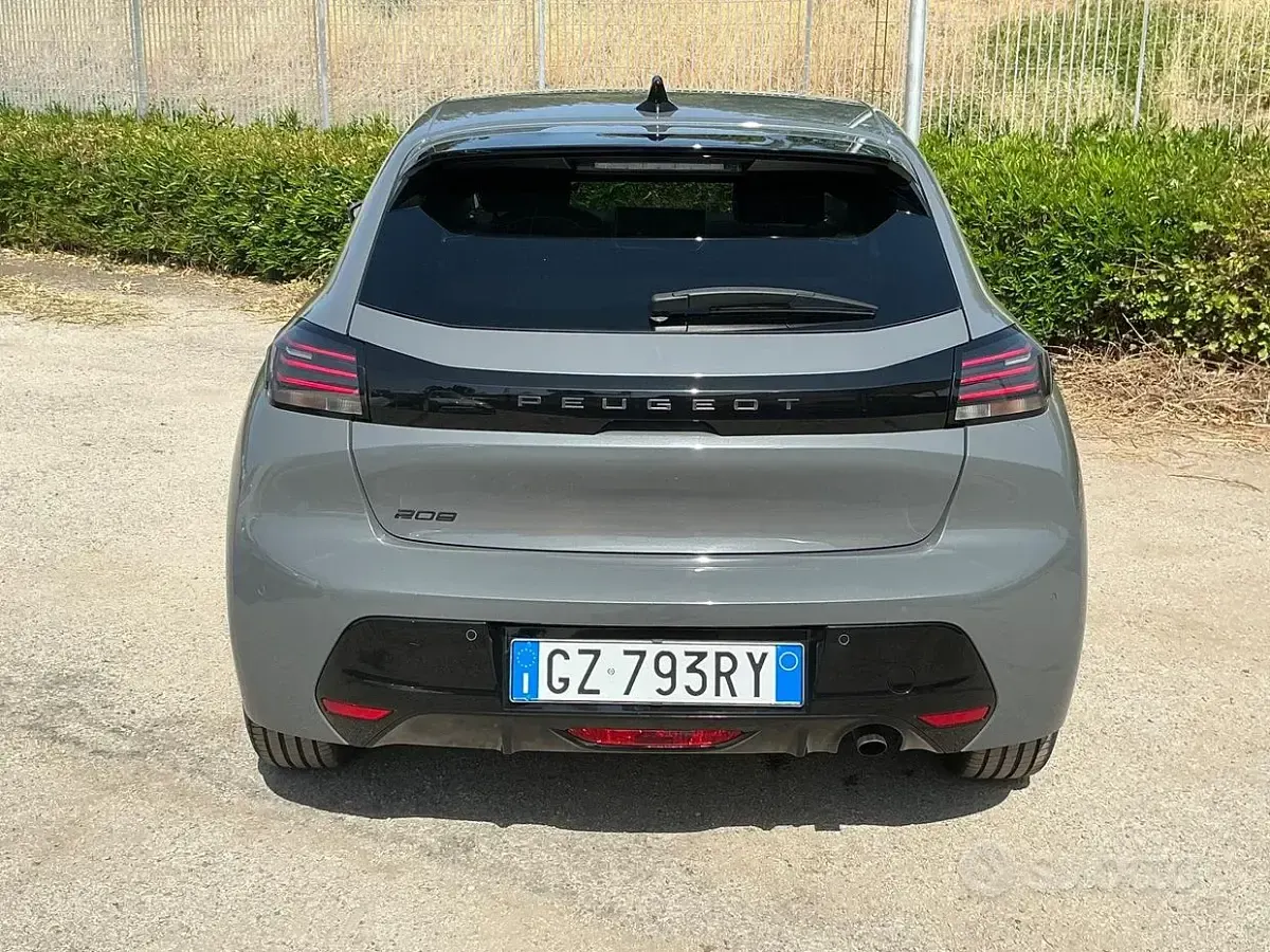 Usata Peugeot 208 Allure 101 CV (74 kW) 2025 Grigio Utilitaria
