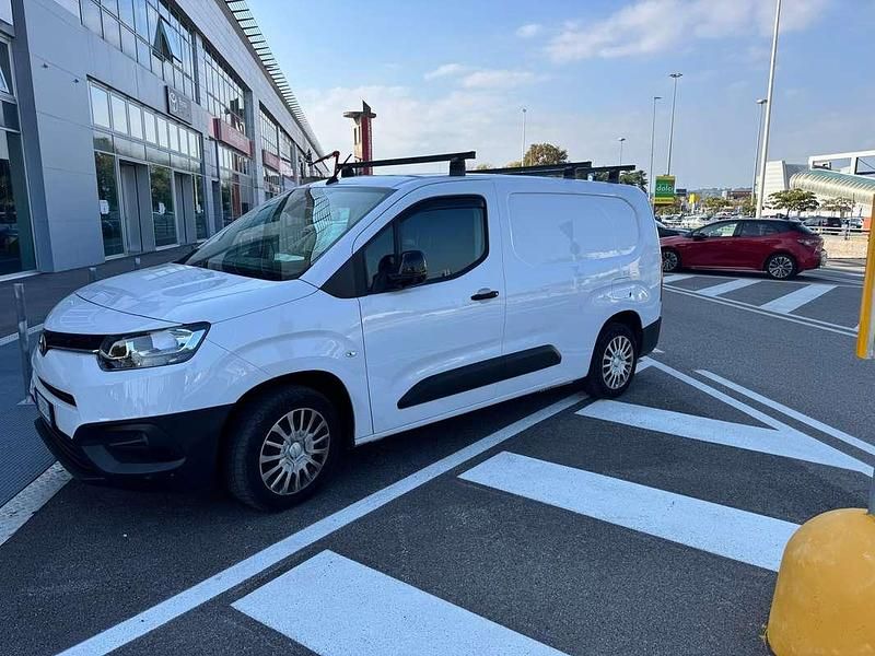 Bianco Usata 2024 Toyota Proace City City Monovolume | 21.000 € (Buon prezzo) - Immagine 1/2
