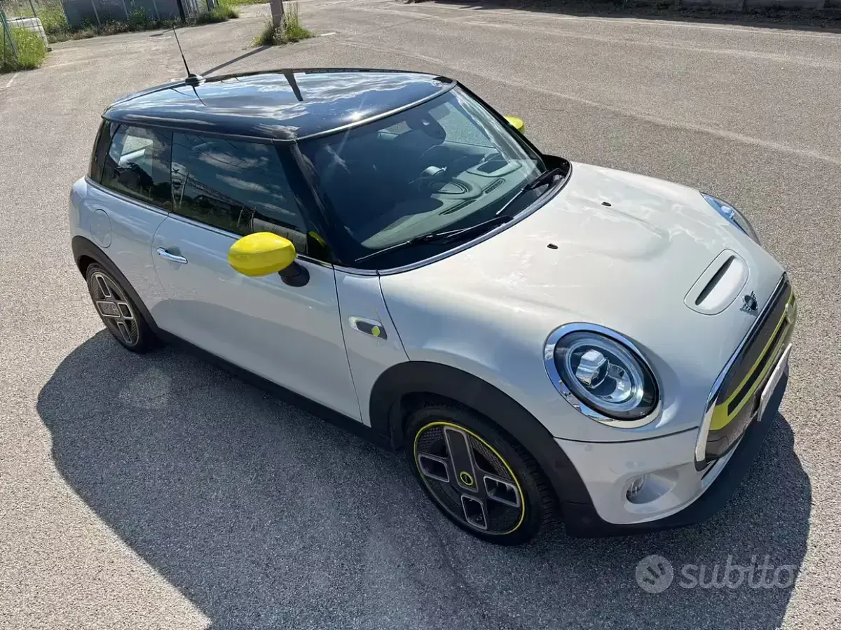 Usata Mini Cooper SE 75 kW (102 CV) 2020 Grigio Utilitaria