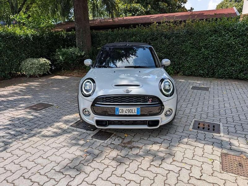 Usata Mini Cooper S Cabriolet Hype 192 CV (141 kW) 2020 White silver Cabrio