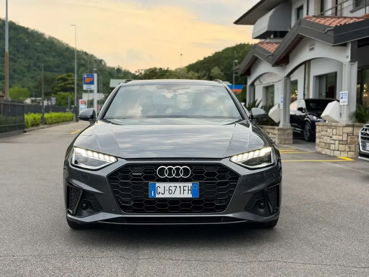 Usata Audi A4 S-Line 204 CV (150 kW) 2022 Daytonagrau perleffekt Station wagon