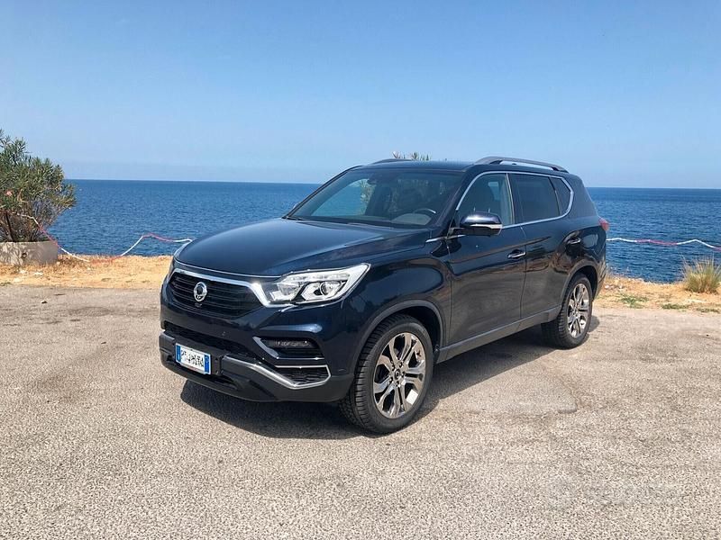 Blu Usata 2019 Ssangyong (KGM) Rexton SUV | 26.900 € (Molto cara) - Immagine 1/4
