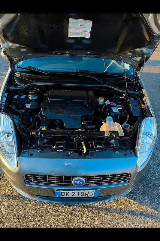 Usata Fiat Grande Punto Active 75 CV (55 kW) 2007 Grigio Utilitaria