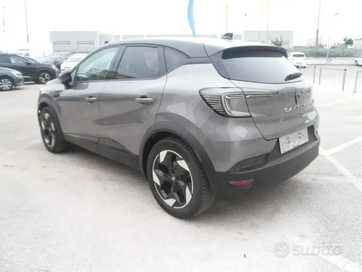 Usata Renault Captur Techno 91 CV (66 kW) 2025 Grigio SUV