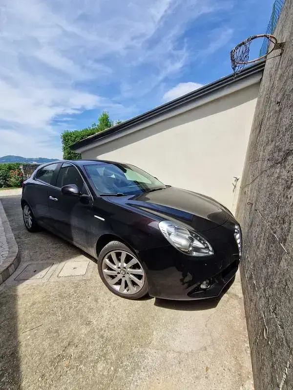 Usata Alfa Romeo Giulietta Sprint 105 CV (77 kW) 2015 Utilitaria