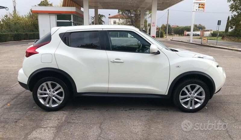 Usata Nissan Juke Tekna 110 CV (80 kW) 2011 Bianco SUV