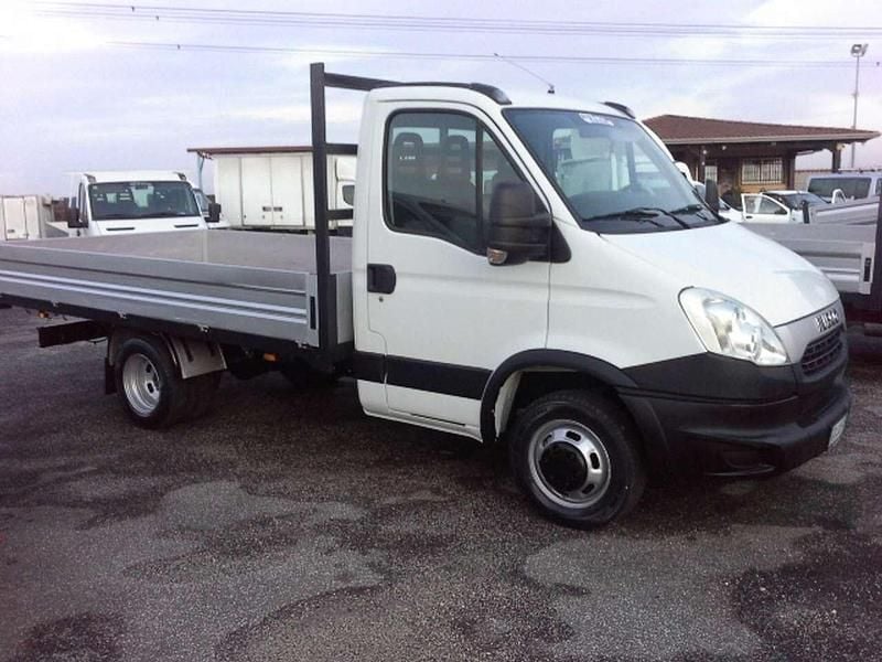 Usata Iveco Daily 101 CV (74 kW) 2012 Bianco
