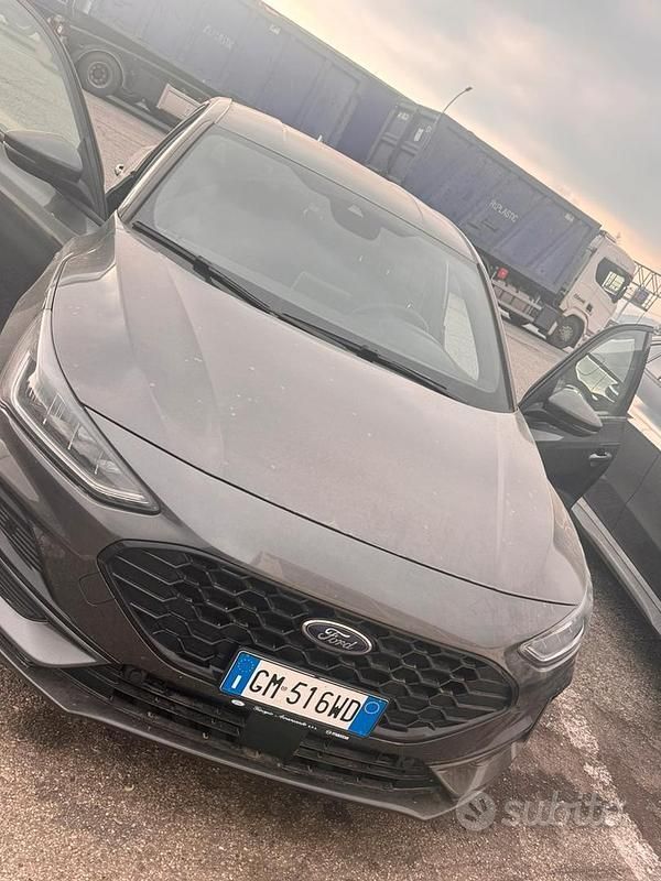 Usata Ford Focus 125 CV (91 kW) 2023 Grigio Berlina