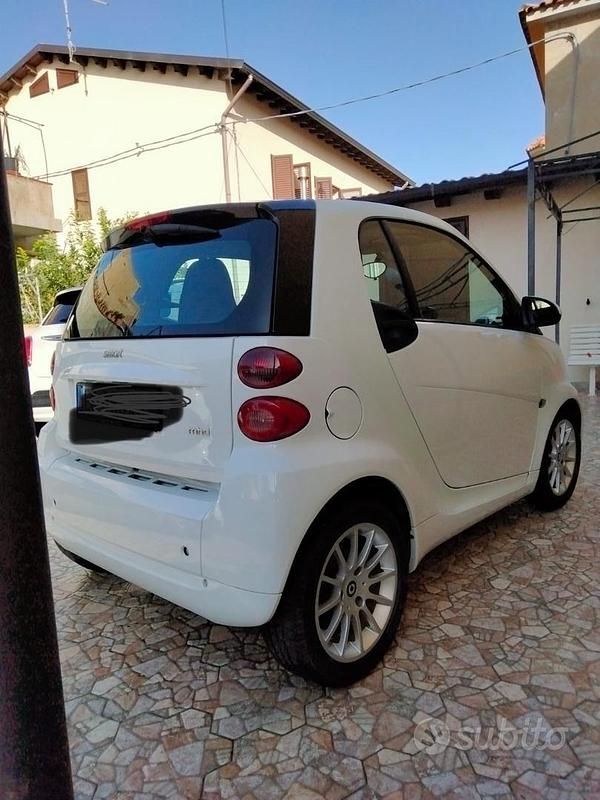 Bianco Usata 2011 Smart ForTwo Coupé Coupé | 7000 € - Immagine 1/3