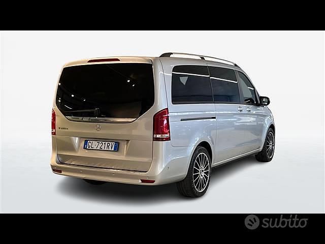 Usata Mercedes V220 Premium 163 CV (119 kW) 2022 Grigio chiaro Monovolume