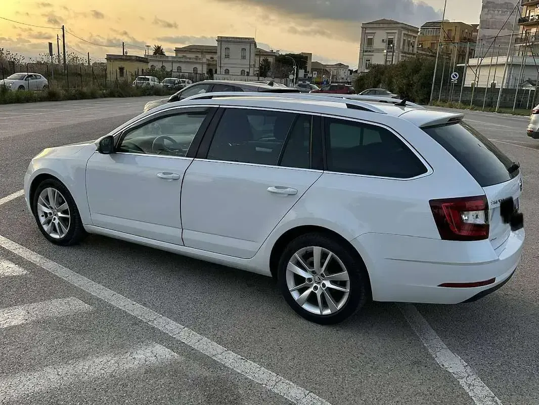 Usado Skoda Octavia G-TEC Ambition 131 CV (96 kW) 2020 Blanco Familiar