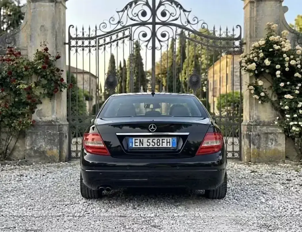 Usata Mercedes C220 Avantgarde 136 CV (100 kW) 2011 Nero Berlina