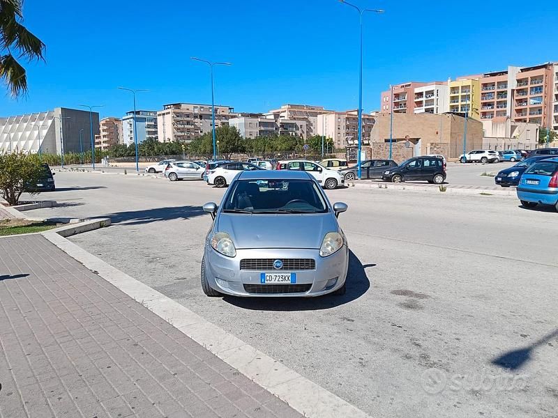 Usata Fiat Grande Punto 90 CV (66 kW) 2007 Grigio Utilitaria