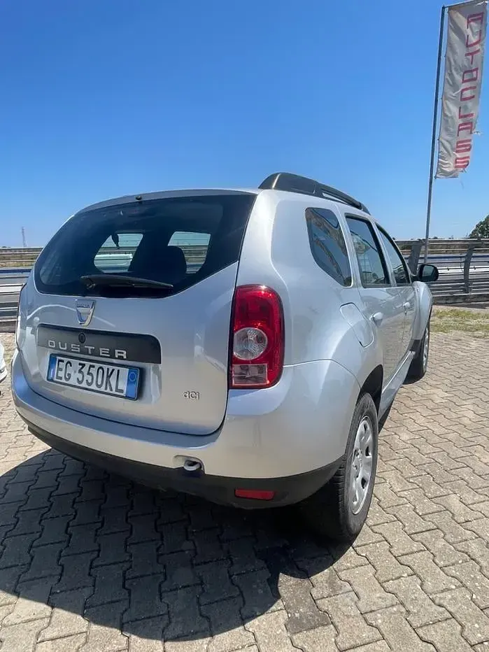 Usata Dacia Duster Lauréate 90 CV (66 kW) 2012 Grigio SUV