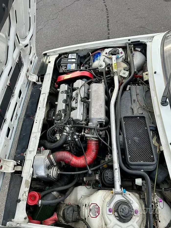 Usata Lancia 2000 166 CV (122 kW) 1987 Bianco Berlina