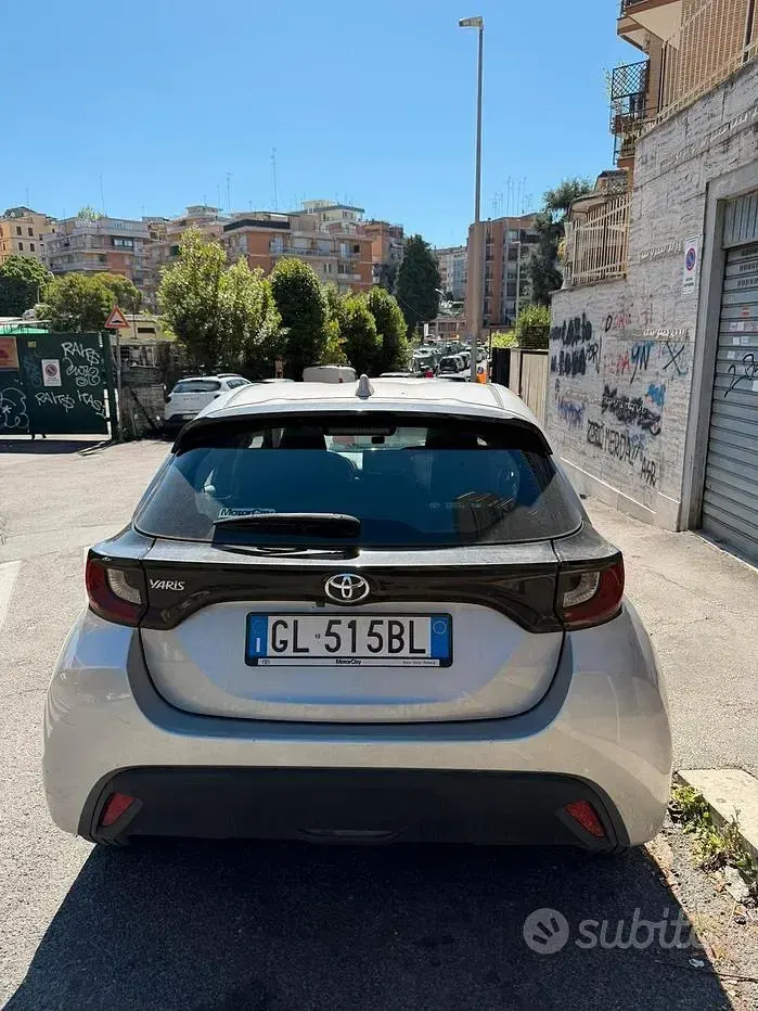 Usata Toyota Yaris 65 CV (47 kW) 2022 Grigio Utilitaria
