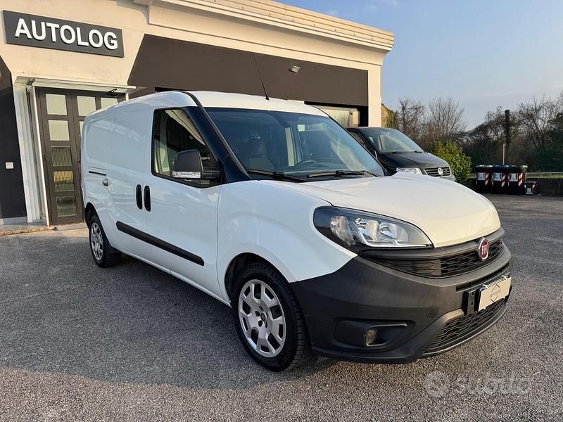 Usata Fiat Doblò S 105 CV (77 kW) 2022 Bianco Monovolume