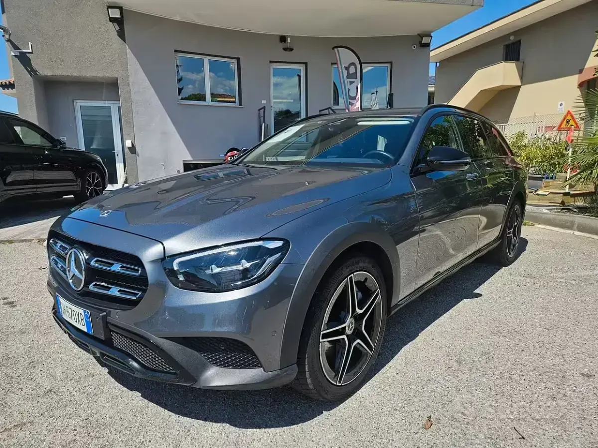 Usata Mercedes E400 Premium 330 CV (242 kW) 2022 Grigio Station wagon