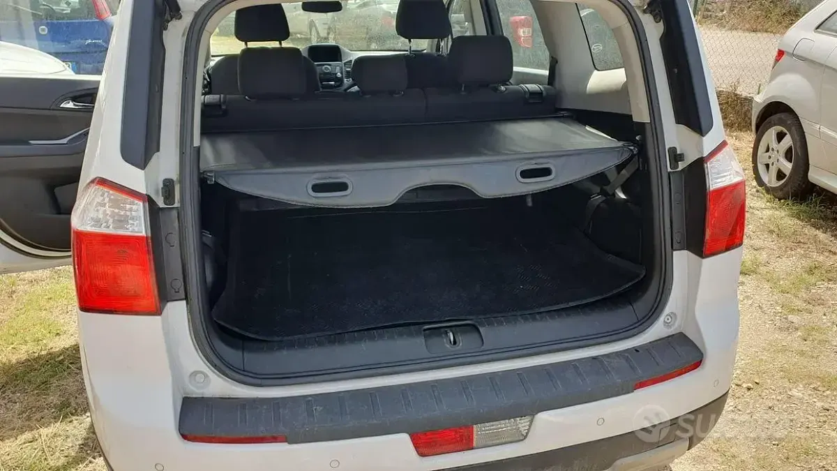 Usata Chevrolet Orlando 163 CV (119 kW) 2012 Bianco Monovolume