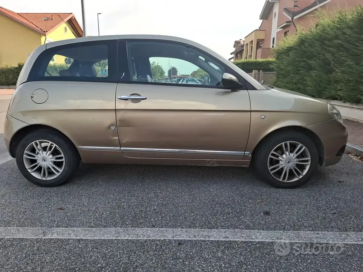 Usata Lancia Ypsilon 60 CV (44 kW) 2007 Grigio Utilitaria