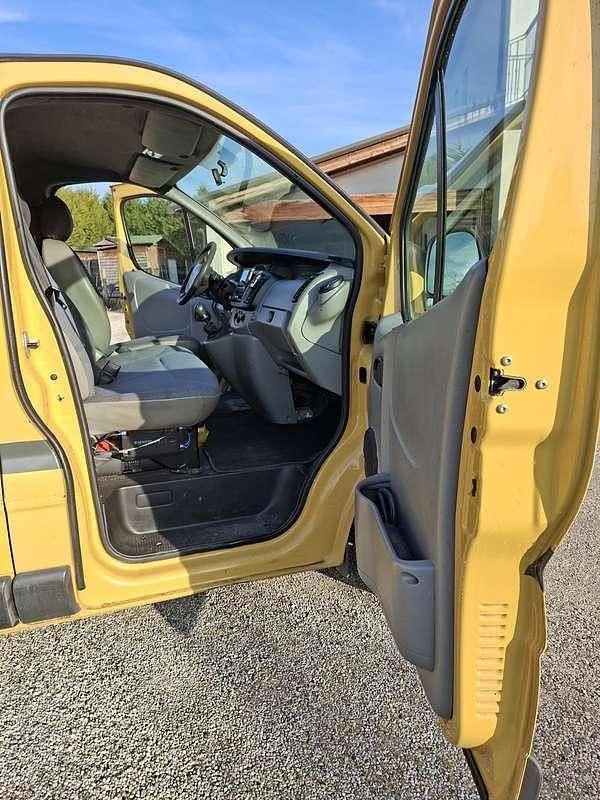 Usata Renault Trafic 101 CV (74 kW) 2004 Monovolume