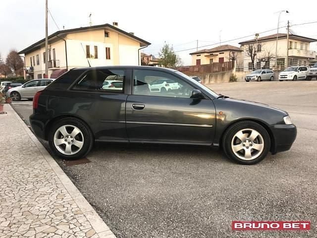 Usata Audi A3 149 CV (109 kW) 1999 Grigio Utilitaria