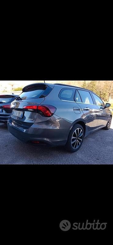 Usata Fiat Tipo 120 CV (88 kW) 2019 Grigio Station wagon