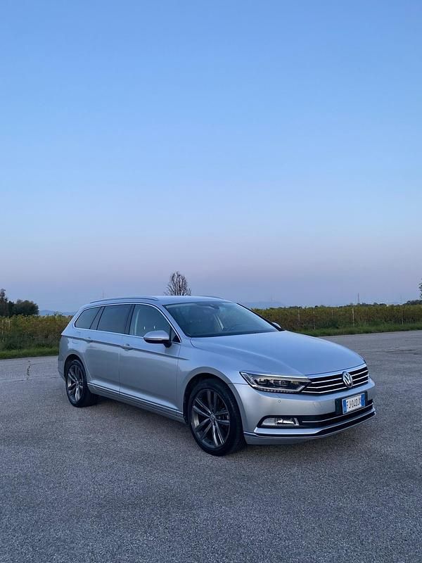 Usata VW Passat Highline 190 CV (139 kW) 2017 Grigio Station wagon