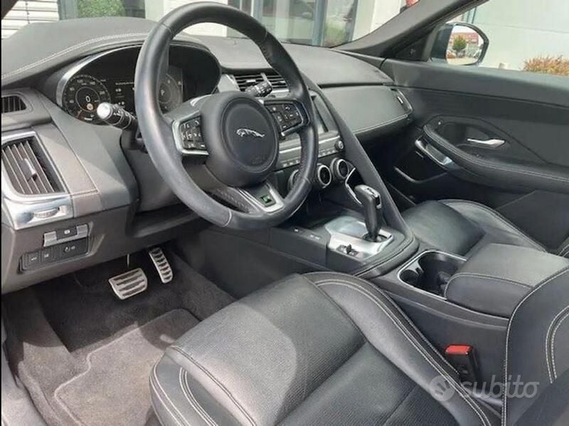 Usata Jaguar E-Pace R-Dynamic 150 CV (110 kW) 2020 Grigio SUV