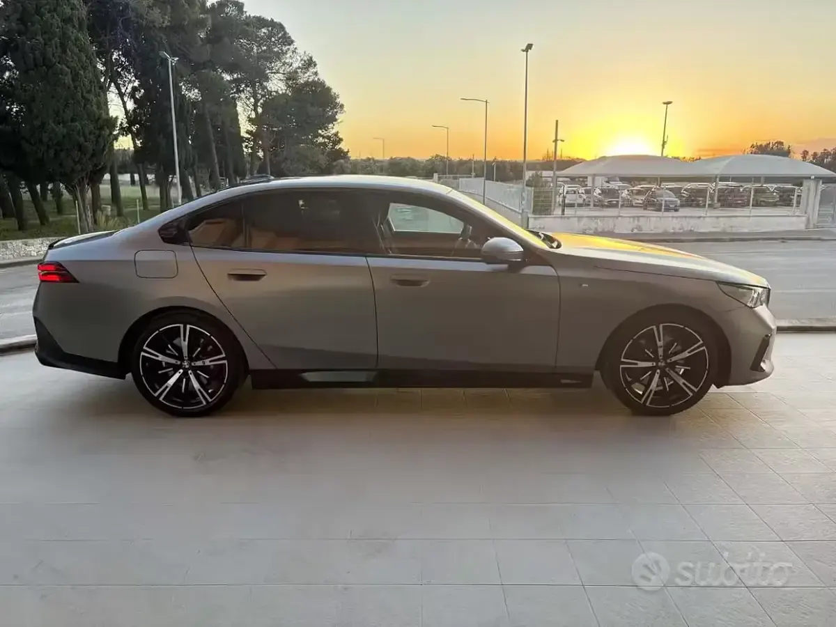 Occasion BMW 520 M Sport 197 ch (144 kW) 2024 Gris Berline