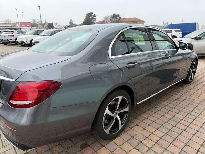 Usata Mercedes E220 Style 194 CV (142 kW) 2019 Grigio Berlina