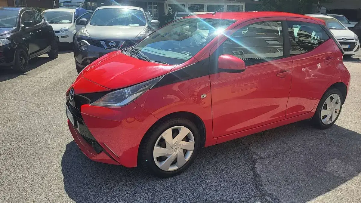 Usata Toyota Aygo Cool 69 CV (50 kW) 2017 Rosso Utilitaria